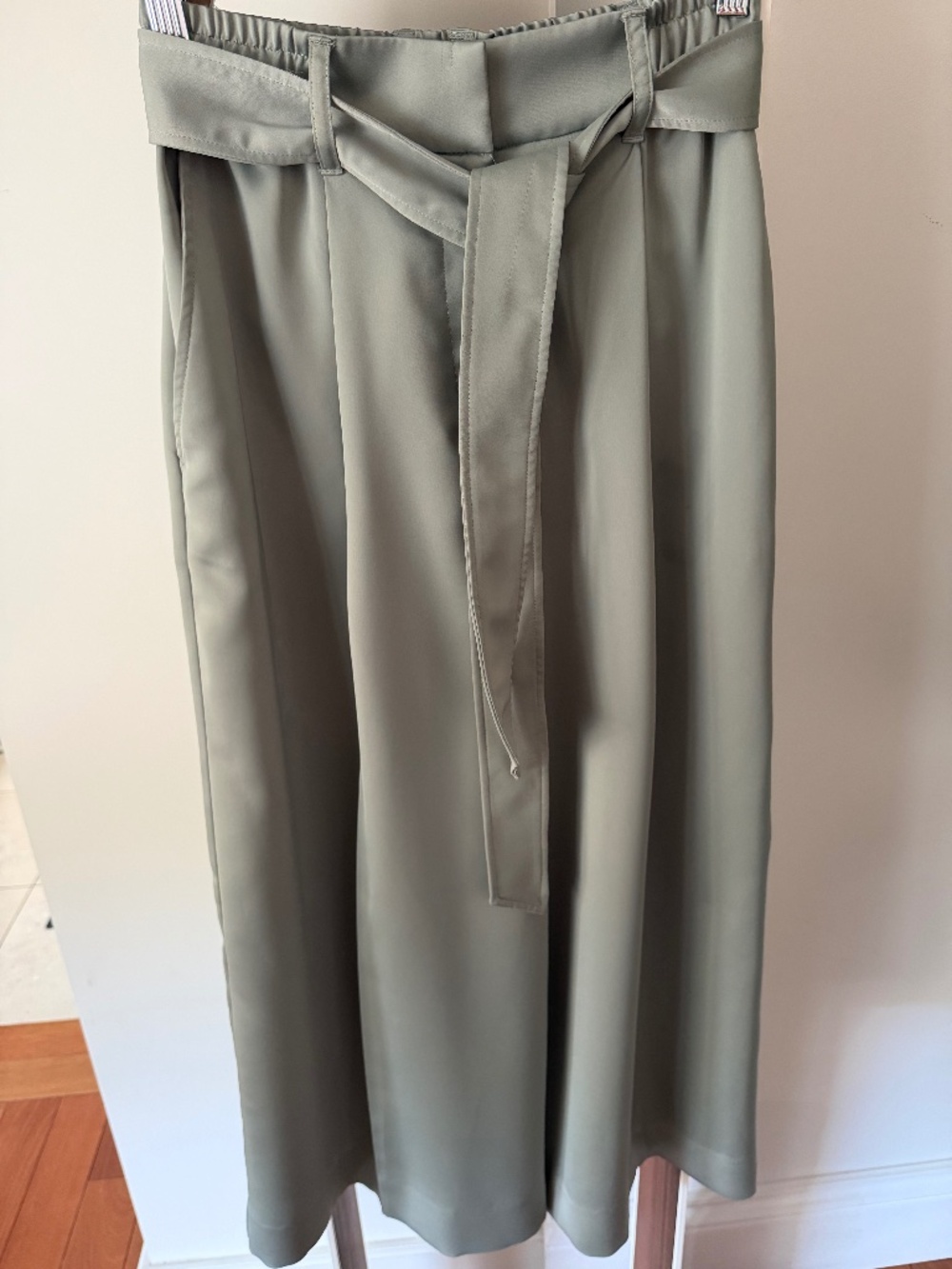 Club Monaco Sage Green Satin Wide Leg Belted Pants with Stretch Waist | Size 00 - Picture 3 of 14